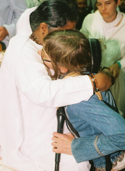 
                    Clark and Amma in full embrace.
                                            (Janani Noia, M. A. Center (Copyright 2006))
                                        
