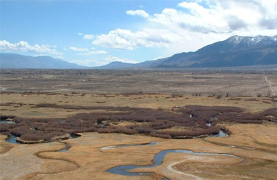 
                    The arid Owens River Valley in 2003.
                                            (Daniel Mayer)
                                        