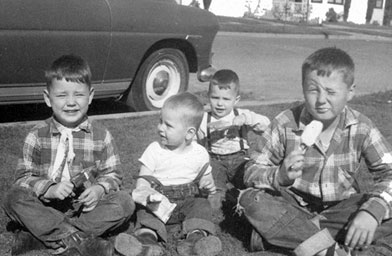 
                    Bruce Cuningham (left) and his brothers, Tony and Dick, taken in the mid-1950s.
                                            (Bruce Cuningham)
                                        