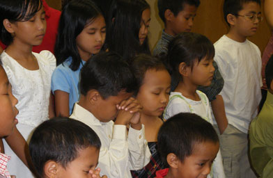
                    Indiana Baptist Chin children praying during Sunday school.
                                            (Kara Oehler)
                                        