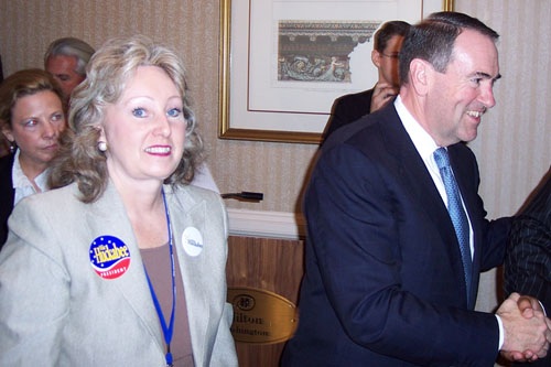 
                    Northeast Ohio Values Voter director Diane Stover meets Republican Presidential candidate Mike Huckabee.
                                            (Diane Stover)
                                        