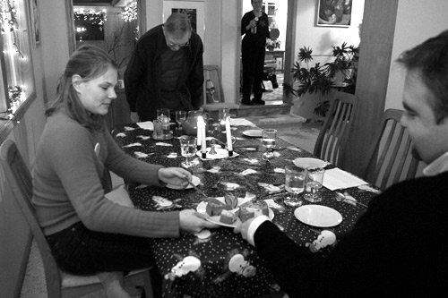 
                    Obama field organizer Katie Malkin sits at the dinner table with reporter Kyle Gasiott at a pre-caucus event on December 13, 2007.  The Willis' will be holding a democratic caucus at their home in Rockwell City, Iowa, January 3, 2008.
                                            (Sarah Mercier)
                                        