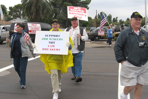 
                    The pro and anti immigration protesters began arriving around nine in the morning.
                                            (Karin Davies)
                                        