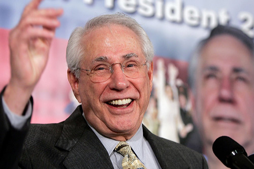 
                    Mike Gravel announces his bid for the presidency at a National Press Club news conference.
                                            (Win McNamee/Getty Images)
                                        