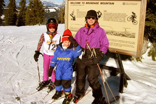 
                    Jackie, Marlo and Mac Mizer on the slopes in McCall, Idaho.
                                            (Courtesy Jackie Mizer)
                                        