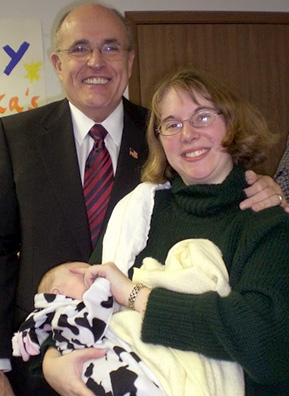 
                    Lauren, William and Rudy Guiliani at the former New York City mayor's Clive, Iowa, campaign headquarters on Dec. 29, 2007.
                                            (Michael McNarney)
                                        