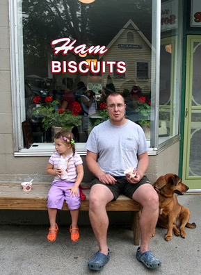 
                    Weekend America listener Ewa Powell's husband James is flanked by daughter Kora and Danny the dog.
                                            (Ewa Powell)
                                        