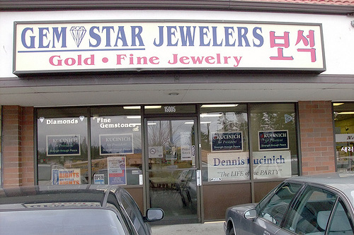 
                    The Washington state Kucinich headquarters used to be a jewelry store. The Kucinich camp is allowed to use it until it gets rented.
                                            (John Moe)
                                        