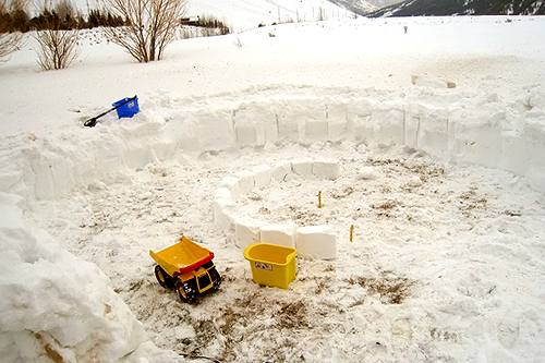 
                    Latham Jenkins from Jackson Hole, Wyo., is building an igloo with his three-year-old son.
                                            (Latham Jenkins)
                                        