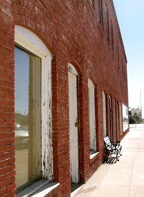 
                    Another Old West Marfa building.
                                            (Neille Ilel)
                                        