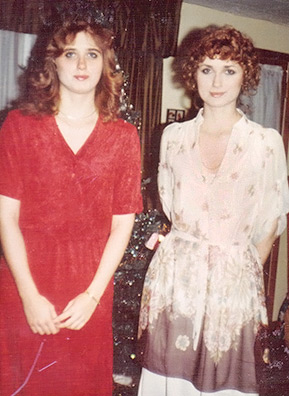
                    Twins Gay (left) and Kim Grindle around Christmastime, 1979.
                                            (Courtesy Kim Hershberger)
                                        