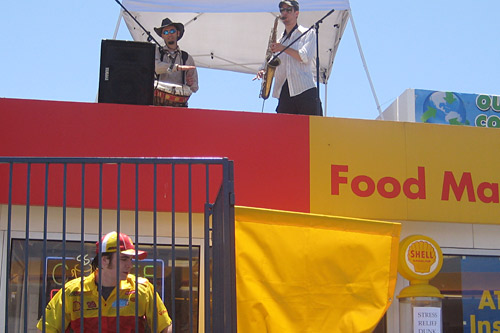 
                    Bands play on the roof of the Tanforan Shell Food Mart every weekend as a consolation for high gas prices.
                                            (Courtesy)
                                        