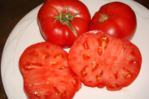 
                    A characteristic of Pappenfus tomatoes is the small number of seeds.
                                            (Joyce Pappenfus)
                                        