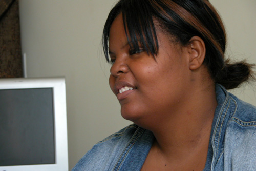 
                    Tyondra Newton, pictured in her apartment at Seventh Landing in 2006.
                                            (Ellen Guettler)
                                        
