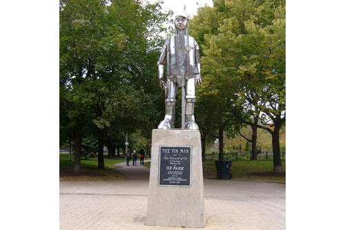 
                    The Tin Man welcomes you to Oz Park in Chicago, Ill.
                                            (Blair Chavis)
                                        