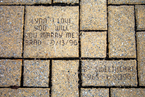 
                    A marriage proposal and acceptance in Oz Park.
                                            (Blair Chavis)
                                        