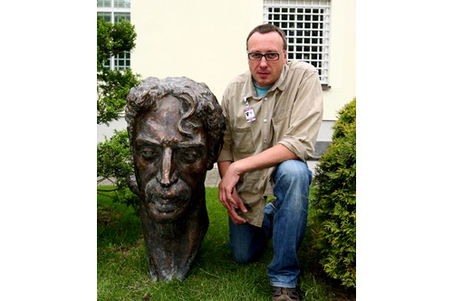 
                    Saulius Paukstys stands with the new Frank Zappa bust that he helped get commissioned. The replica will remain in the U.S. Embassy in Vilnius until Baltimore finds a site for it.
                                            (Arturas Baublys)
                                        