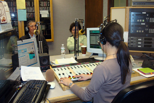 
                    Wendy Mok interviews her parents on her Cantonese language radio show. Callers suggested itineraries for the couple on this, their first visit to the United States.
                                            (Courtesy Charlie Schroeder)
                                        