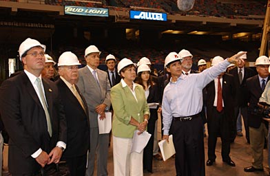 
                    Thornton at right, pointing with Gov. Kathleen Blanco, former NFL commissioner Paul Tagliabue, and Saints owner Tom Benson at left, during the renovations of the Dome.
                                            (New Orleans Saints)
                                        