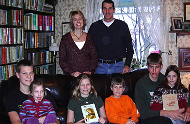 
                    Nancy and Kent Kelly have six children. All of them are home-schooled with help from the Internet.
                                            (Molly Bloom)
                                        