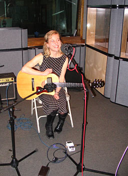 
                    Kristin Hersh preparing for an acoustic set, supporting her new solo album "Learn to Sing Like a Star."
                                            (Dan Kramer)
                                        