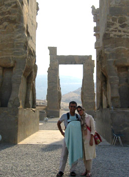 
                    Ali and Juliet Behdad with their son David at the Persepolis in Iran.
                                            (Ali Behdad)
                                        