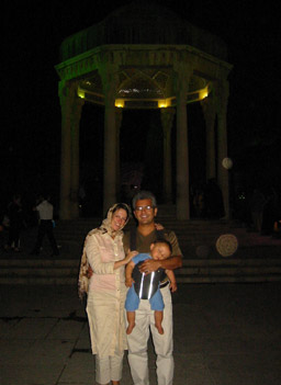 
                    Ali and Juliet Behdad with their son David at the Persepolis in Iran.
                                            (Ali Behdad)
                                        