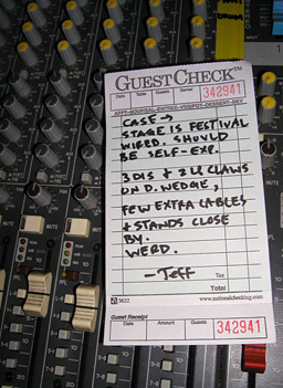 
                    A note left by one of the sound guys for Emo's sound board operator Joshua Case.
                                            (Alex Cohen)
                                        