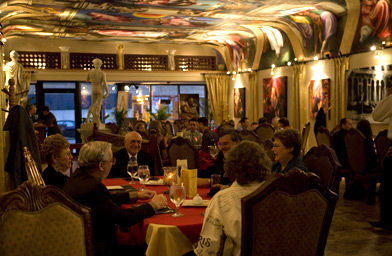 
                    Galleria de Paco combines artwork and fine food for a unique atmosphere.
                                            (Sarah Mercier)
                                        