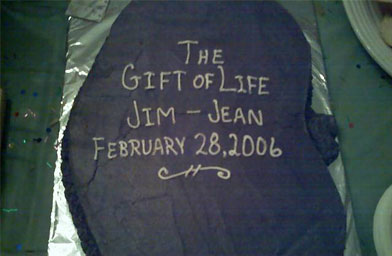 
                    The kidney-shaped cake that Jean and Jim ate to celebrate the one year anniversary of the kidney transplant. Note the connectors on the right side.
                                            (Jim Melwert)
                                        
