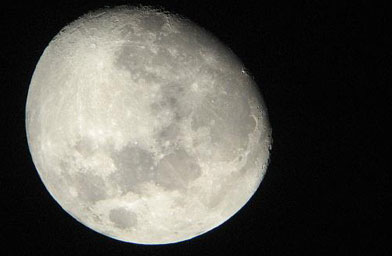 
                    Every 30 seconds, the moon rolls out of the telescope view finder, because the earth is turning.
                                            (Jane Houston Jones)
                                        