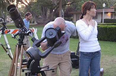 
                    This is sidewalk astronomy in action at the corner of Lime and Myrtle in Old Town Monrovia, Calif.  Anyone who happens to walk by can take a peek.
                                            (Jane Houston Jones)
                                        