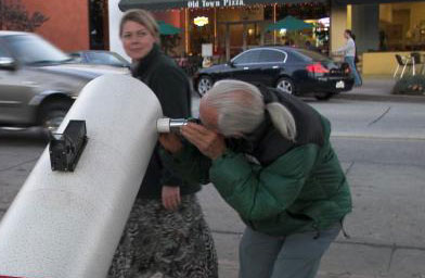 
                    Ninety-one-year-old John Dobson, the founder of the sidewalk astronomy movement, checks out the skies through his telescope.
                                            (Jane Houston Jones)
                                        