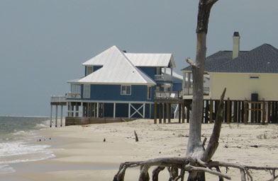 
                    Large beach homes serve vacationers.
                                            (Eve Troeh)
                                        