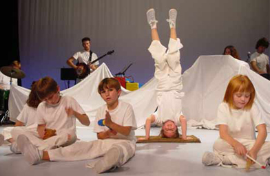 
                    Kids perform "Dog on the Sidewalk" for Milk Man Ballet on the island of North Haven in Maine.
                                            (Murray Carpenter)
                                        