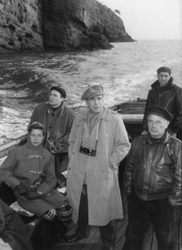 
                    Humphrey Bogart (center) and Lauren Bacall sightseeing in Italy during production of "The Barefoot Contessa," 1954. Others are unidentified.
                                            (The Margaret Herrick Library)
                                        