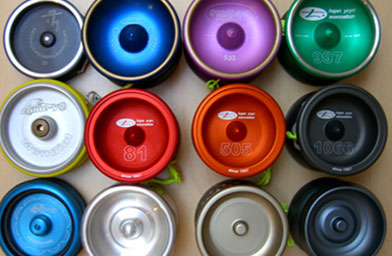 
                    Metal yo-yos.
                                            (Wikipedia)
                                        