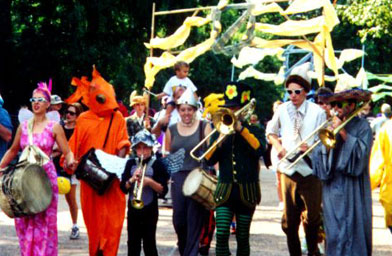 
                    Environmental Encroachment at the Wizard of Oz Children's Parade, Lincoln Park Zoo, Chicago, Ill.
                                            (Alyce Henson)
                                        