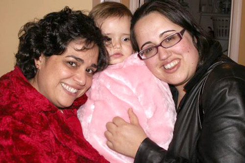 
                    (From left to right)Vedana's sister, Mehala, their niece Jaya and Vedana Vaidhyanathan.
                                            (Courtesy Vedana Vaidhyanathan)
                                        