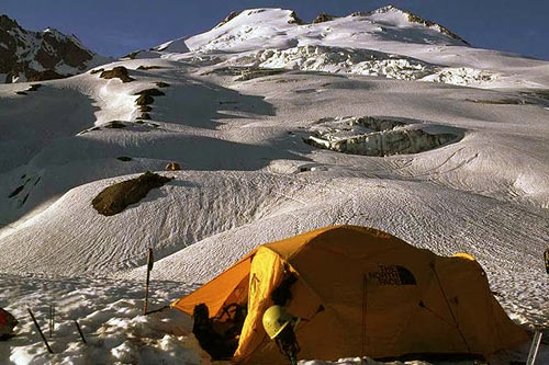 
                    A camp site photo taken during a trek up Vinson Massif, Antarctica's highest peak.
                                            (Matt Schonwald)
                                        