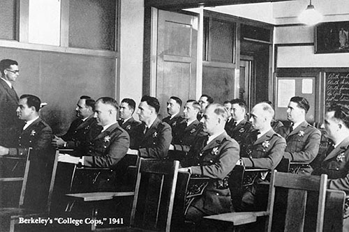 
                    "College cops" training at Berkeley's School of Criminology, 1941.
                                            (Courtesy Berkeley Police Department Historical Preservation)
                                        