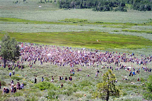 
                    The Rainbow Family gathers in an alpine meadow for the Fourth of July prayer, Colorado 2004.
                                            (Courtesy RainbowGuide.info)
                                        