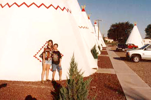 
                    Tamara and Donovan Keith in front of the Route 66 Wigwam Hotel.
                                            (Donn Keith)
                                        