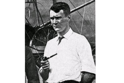 
                    Lt. Thomas E. Selfridge, an aero-plane enthusiast.
                                            (Library of Congress)
                                        