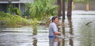 Texas resident wades through high water from Ike.